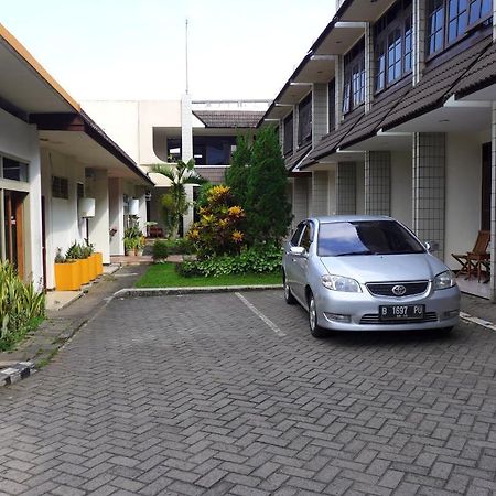 Hotel Surya Indah Salatiga Buitenkant foto