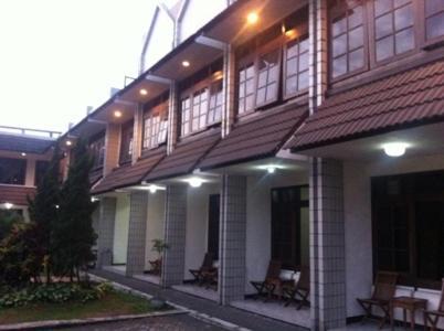 Hotel Surya Indah Salatiga Buitenkant foto