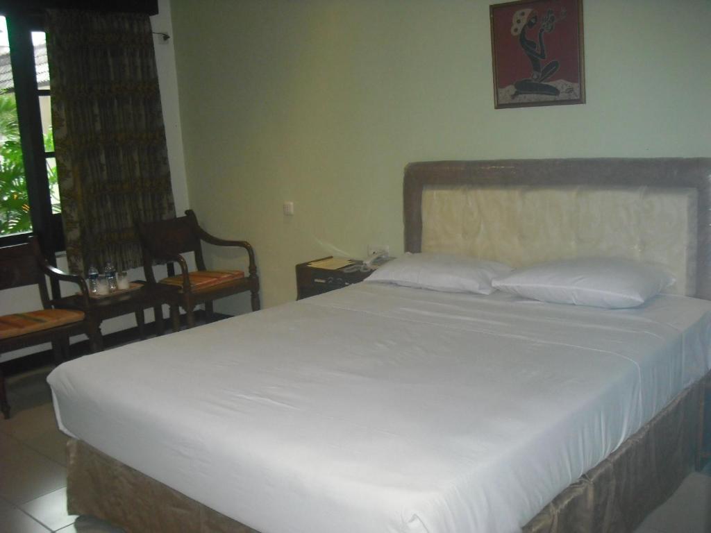 Hotel Surya Indah Salatiga Kamer foto