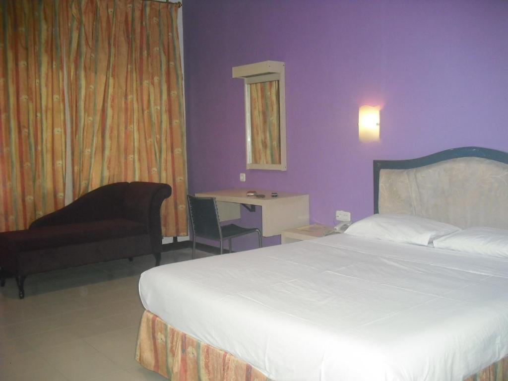Hotel Surya Indah Salatiga Kamer foto